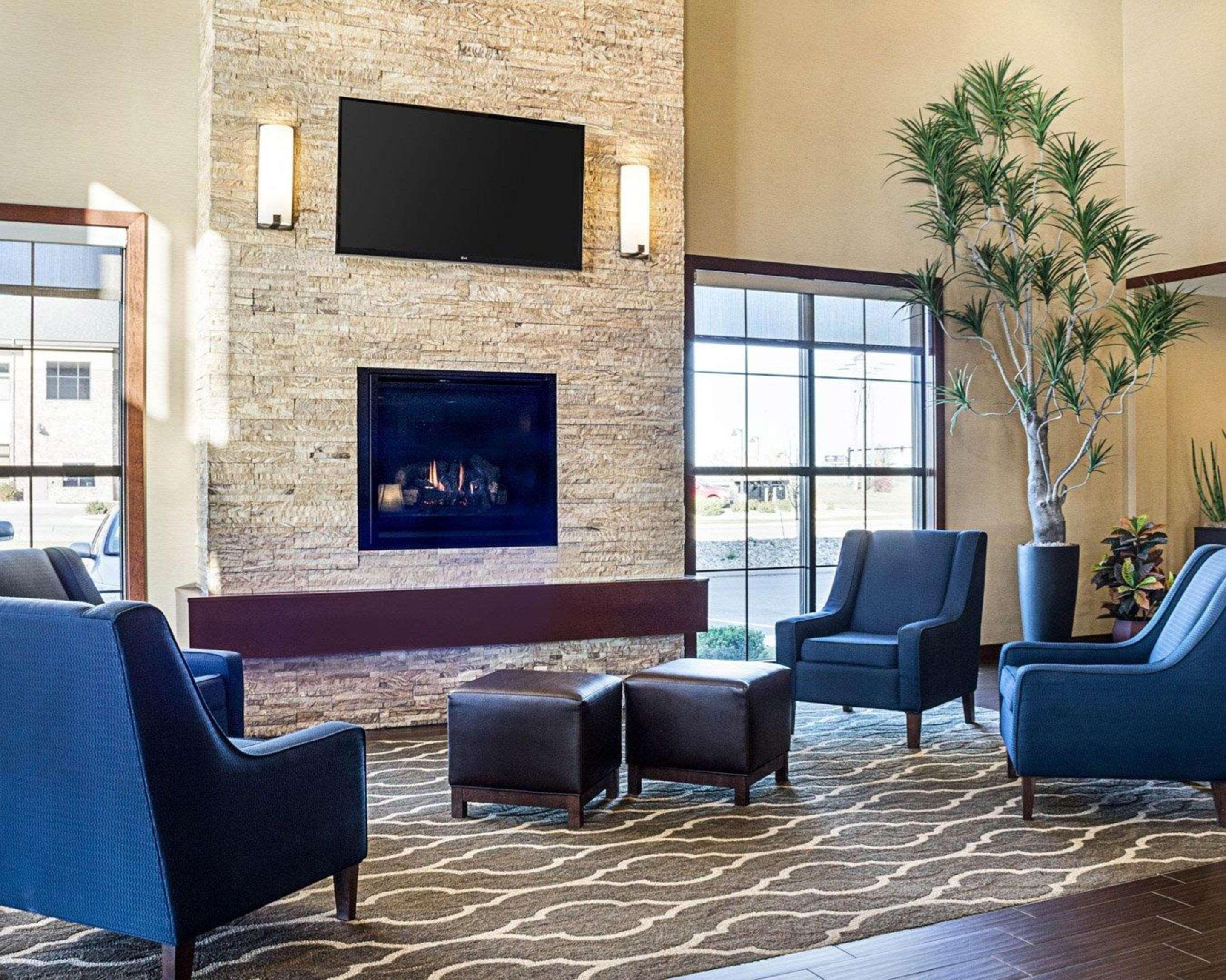Comfort Suites Fargo Medical Center Exterior foto